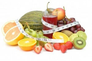Qué frutas nos ayudan a bajar de peso1